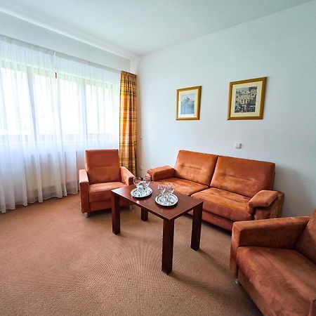 Hotel Bazant Карловы Вары Экстерьер фото