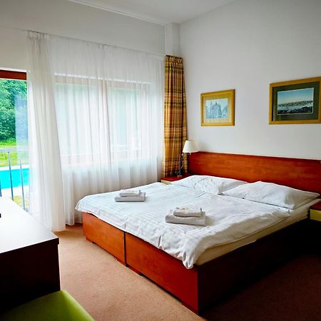 Hotel Bazant Карловы Вары Экстерьер фото
