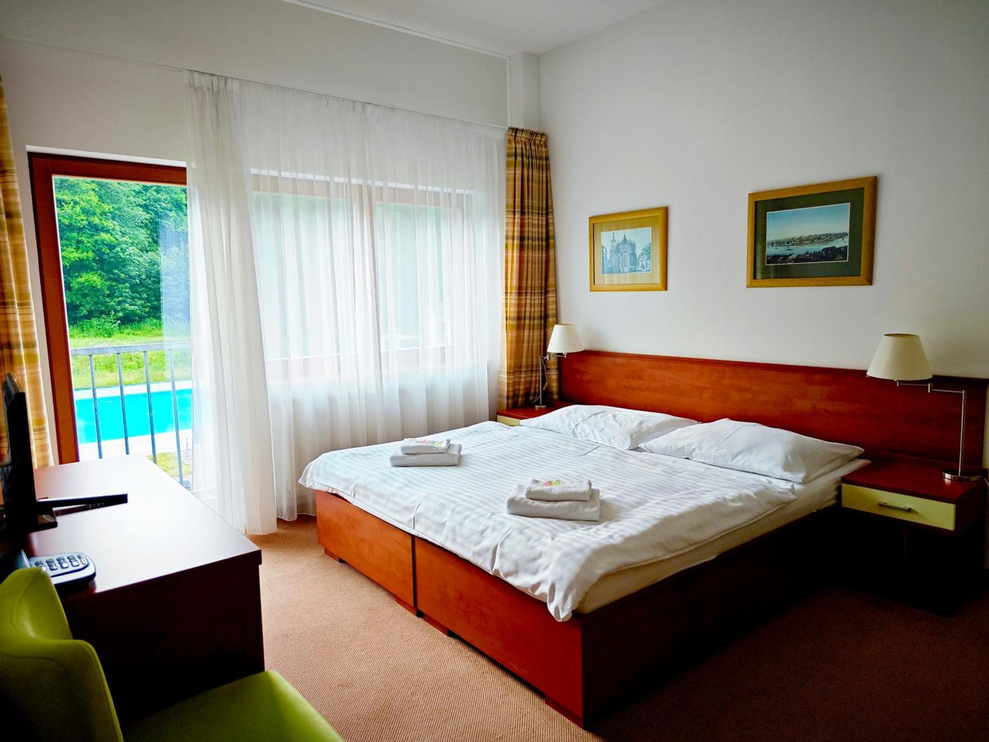 Hotel Bazant Карловы Вары Экстерьер фото